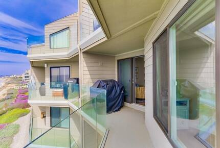 Ocean Front Luxury Beach Condo with Pool and Spa - Solana Beach, California
