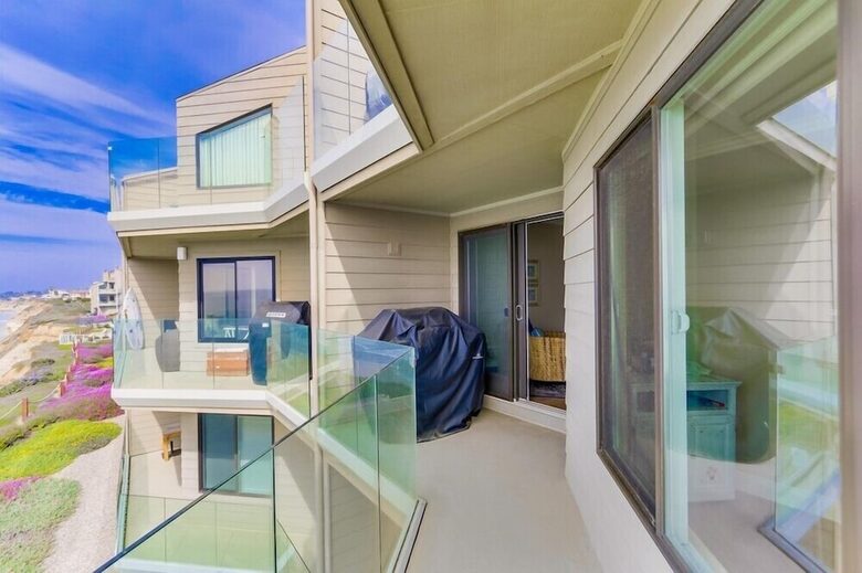 Ocean Front Luxury Beach Condo with Pool and Spa - Solana Beach, California