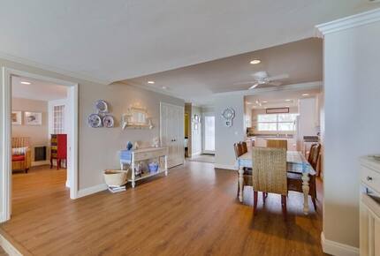 Ocean Front Luxury Beach Condo with Pool and Spa - Solana Beach, California