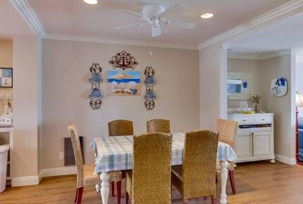 Ocean Front Luxury Beach Condo with Pool and Spa - Solana Beach, California