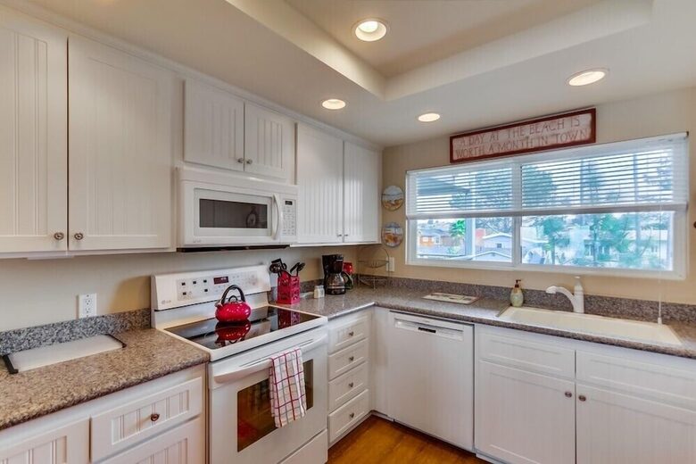 Ocean Front Luxury Beach Condo with Pool and Spa - Solana Beach, California