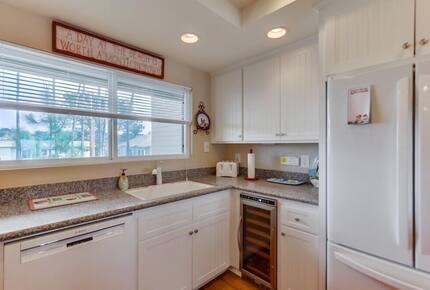 Ocean Front Luxury Beach Condo with Pool and Spa - Solana Beach, California