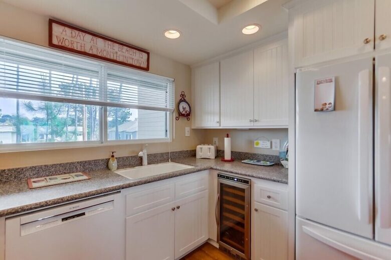 Ocean Front Luxury Beach Condo with Pool and Spa - Solana Beach, California