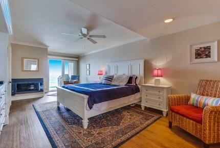 Ocean Front Luxury Beach Condo with Pool and Spa - Solana Beach, California