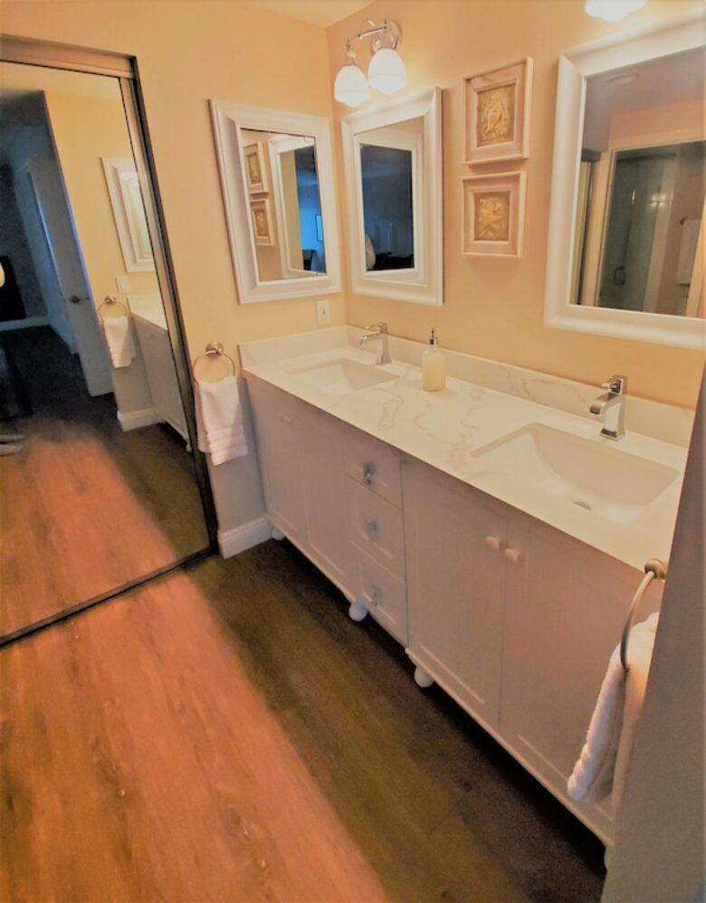 Ocean Front Luxury Beach Condo with Pool and Spa - Solana Beach, California