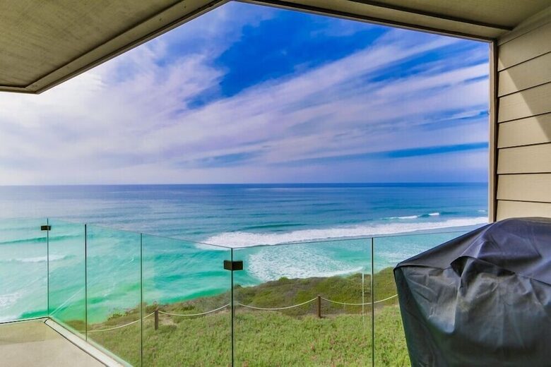 Ocean Front Luxury Beach Condo with Pool and Spa - Solana Beach, California