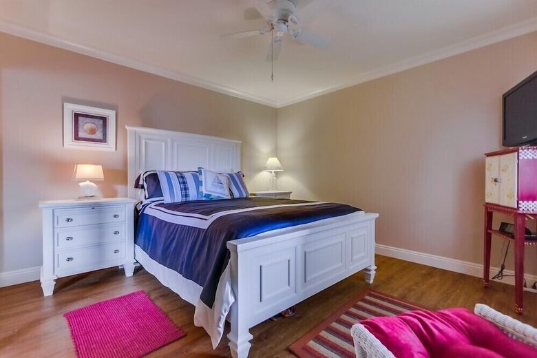 Ocean Front Luxury Beach Condo with Pool and Spa - Solana Beach, California