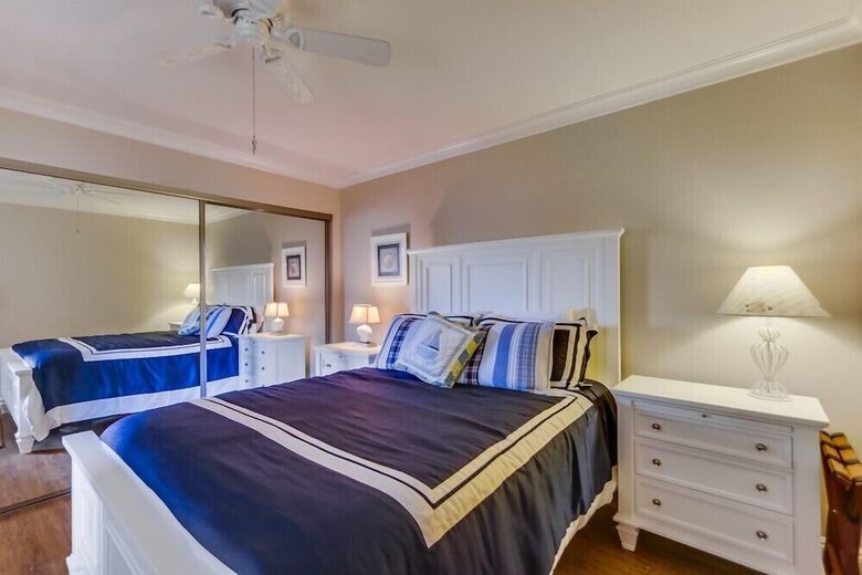 Ocean Front Luxury Beach Condo with Pool and Spa - Solana Beach, California