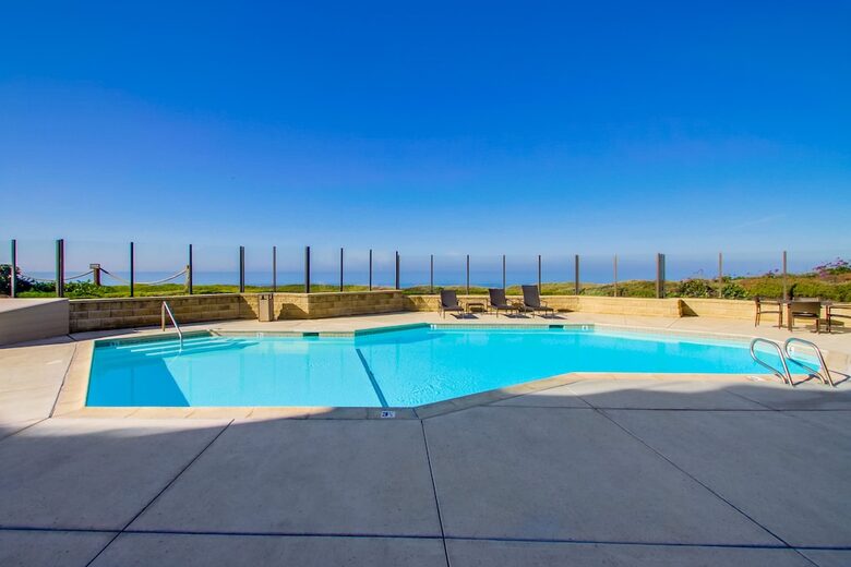 Ocean Front Luxury Beach Condo with Pool and Spa - Solana Beach, California