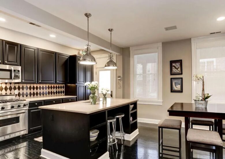 Beautiful Historic Row House in Dupont Circle - Washington, Washington DC