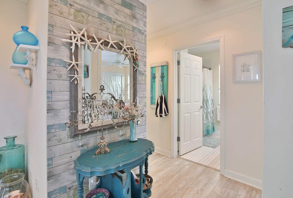 Cozy Island Getaway 1/2 Block to Beach - Bradenton Beach, Florida