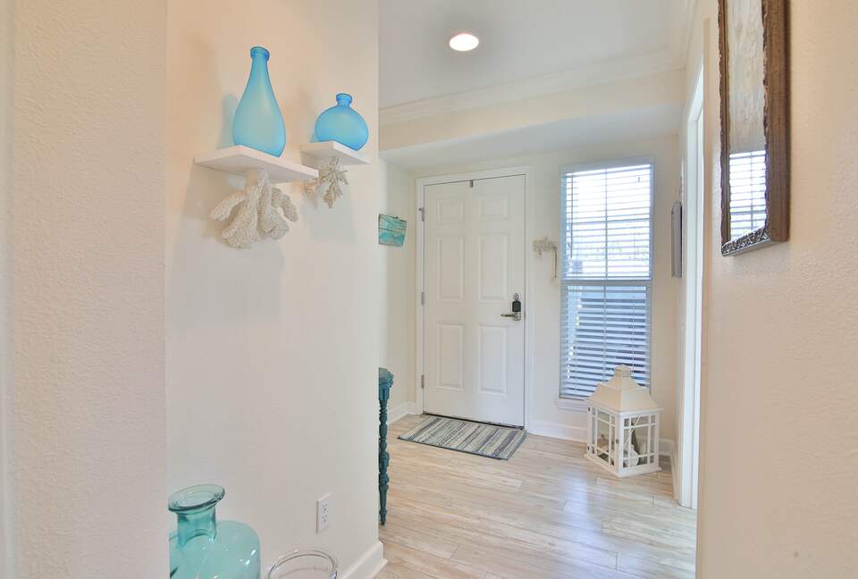 Cozy Island Getaway 1/2 Block to Beach - Bradenton Beach, Florida