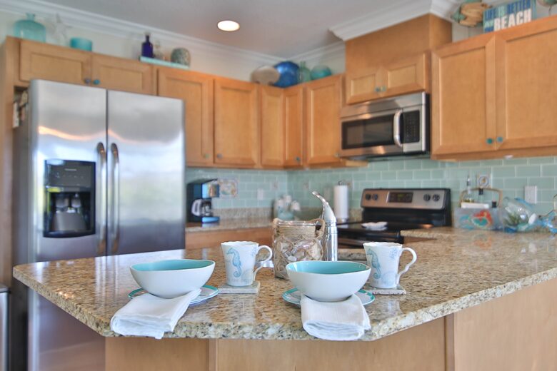 Cozy Island Getaway 1/2 Block to Beach - Bradenton Beach, Florida