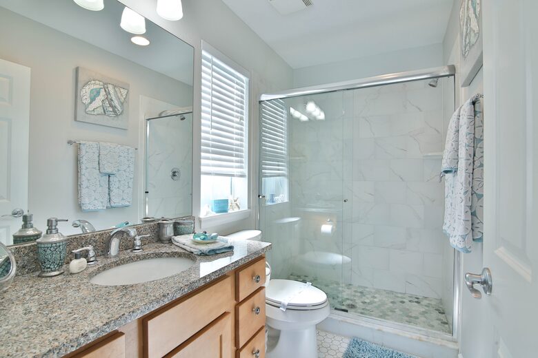 Cozy Island Getaway 1/2 Block to Beach - Bradenton Beach, Florida