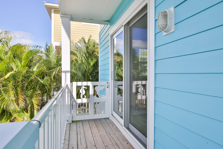 Cozy Island Getaway 1/2 Block to Beach - Bradenton Beach, Florida