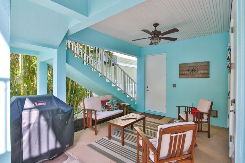 Cozy Island Getaway 1/2 Block to Beach - Bradenton Beach, Florida