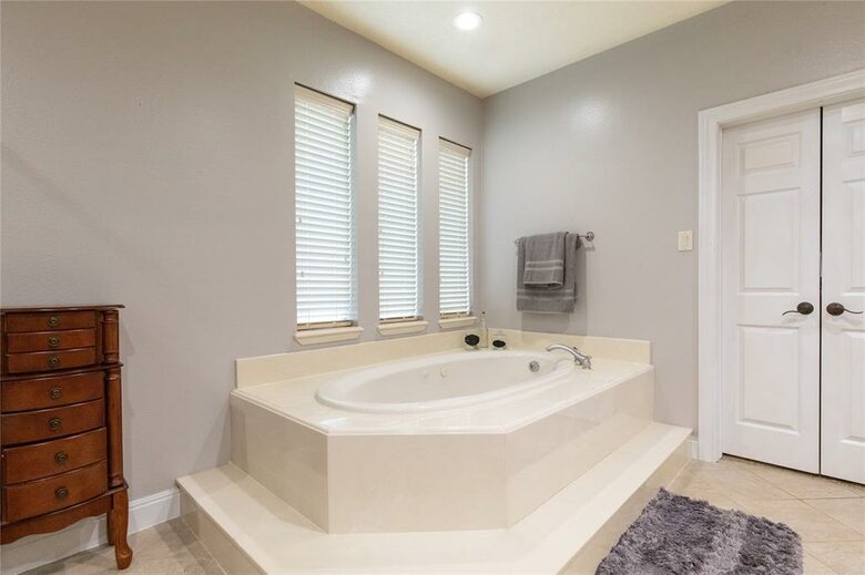 Beautiful Houston Home in Gated Neighborhood - Pearland, Texas