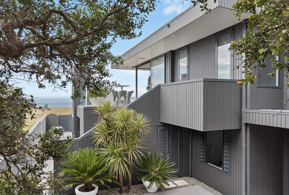 Beachfront Villa | Pauanui - Hikuai, New Zealand