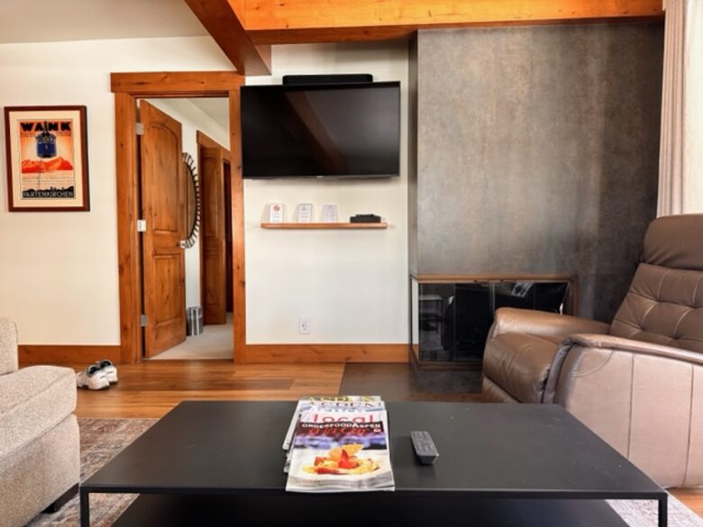 Perfectly located Aspen Condominium| Quick walk to downtown & three blocks from Aspen Gondola - Aspen, Colorado