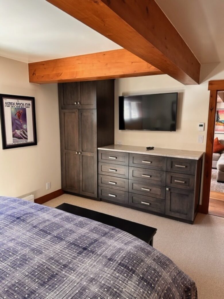 Perfectly located Aspen Condominium| Quick walk to downtown & three blocks from Aspen Gondola - Aspen, Colorado