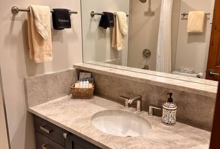 Perfectly located Aspen Condominium| Quick walk to downtown & three blocks from Aspen Gondola - Aspen, Colorado