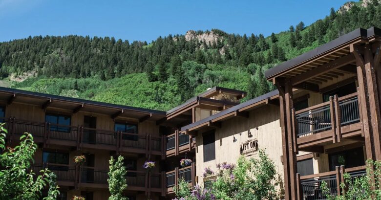 Perfectly located Aspen Condominium| Quick walk to downtown & three blocks from Aspen Gondola - Aspen, Colorado