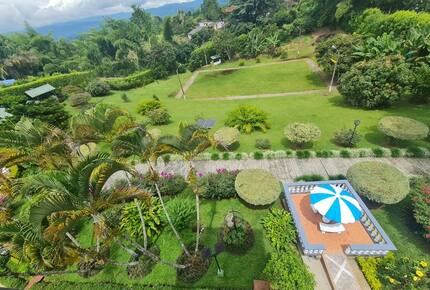 Finca el Naranjo | Colombian Farm Estate | With pool, soccer field, running track, and staff - La Tebaida, Colombia