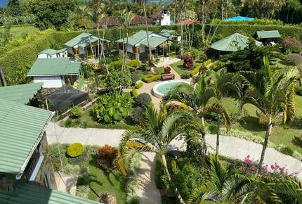 Finca el Naranjo | Colombian Farm Estate | With pool, soccer field, running track, and staff - La Tebaida, Colombia