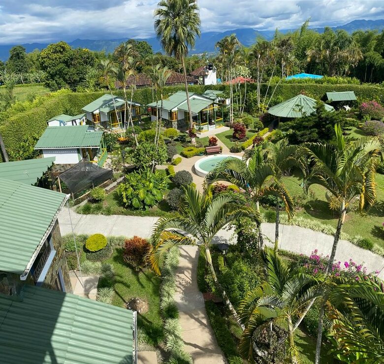 Finca el Naranjo | Colombian Farm Estate | With pool, soccer field, running track, and staff - La Tebaida, Colombia