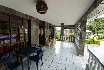 Finca el Naranjo | Colombian Farm Estate | With pool, soccer field, running track, and staff - La Tebaida, Colombia