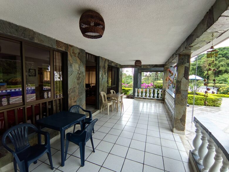 Finca el Naranjo | Colombian Farm Estate | With pool, soccer field, running track, and staff - La Tebaida, Colombia