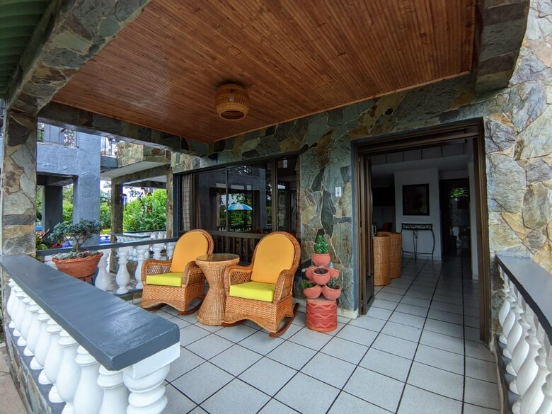 Finca el Naranjo | Colombian Farm Estate | With pool, soccer field, running track, and staff - La Tebaida, Colombia