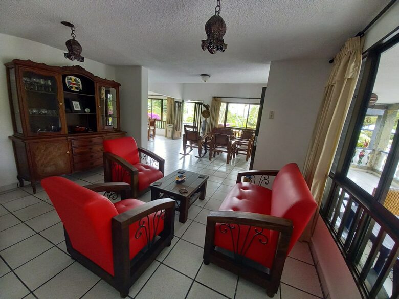 Finca el Naranjo | Colombian Farm Estate | With pool, soccer field, running track, and staff - La Tebaida, Colombia