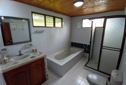 Finca el Naranjo | Colombian Farm Estate | With pool, soccer field, running track, and staff - La Tebaida, Colombia