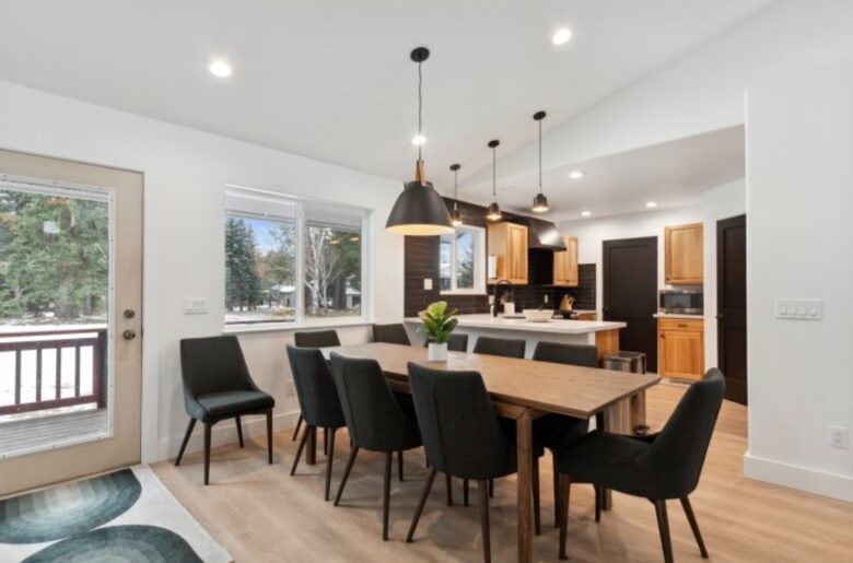 Whitefish 4-Acre Getaway | Hot Tub | Big Mountain Views - Whitefish, Montana