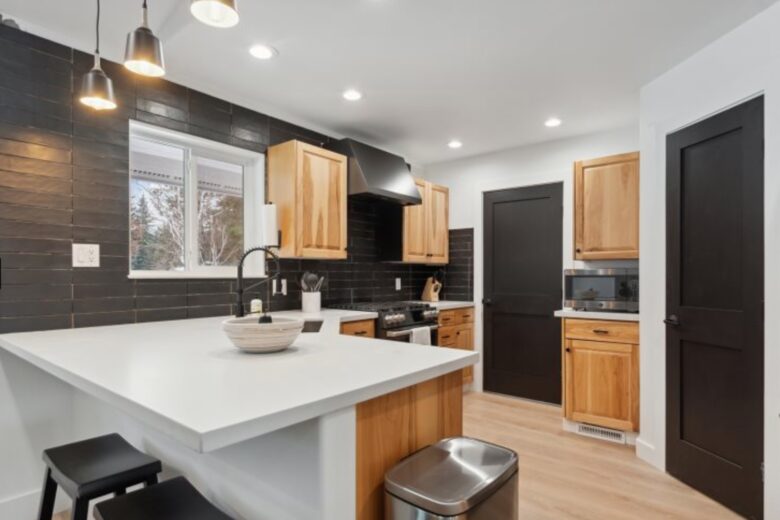 Whitefish 4-Acre Getaway | Hot Tub | Big Mountain Views - Whitefish, Montana