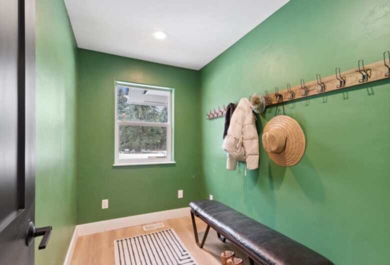 Whitefish 4-Acre Getaway | Hot Tub | Big Mountain Views - Whitefish, Montana