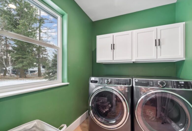 Whitefish 4-Acre Getaway | Hot Tub | Big Mountain Views - Whitefish, Montana