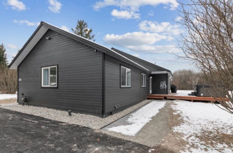 Whitefish 4-Acre Getaway | Hot Tub | Big Mountain Views - Whitefish, Montana