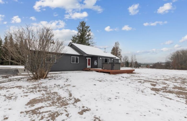 Whitefish 4-Acre Getaway | Hot Tub | Big Mountain Views - Whitefish, Montana