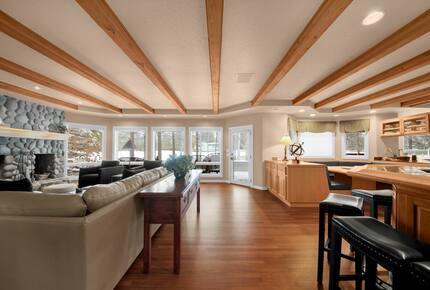 Spacious Sunriver Stunner - Sunriver, Oregon