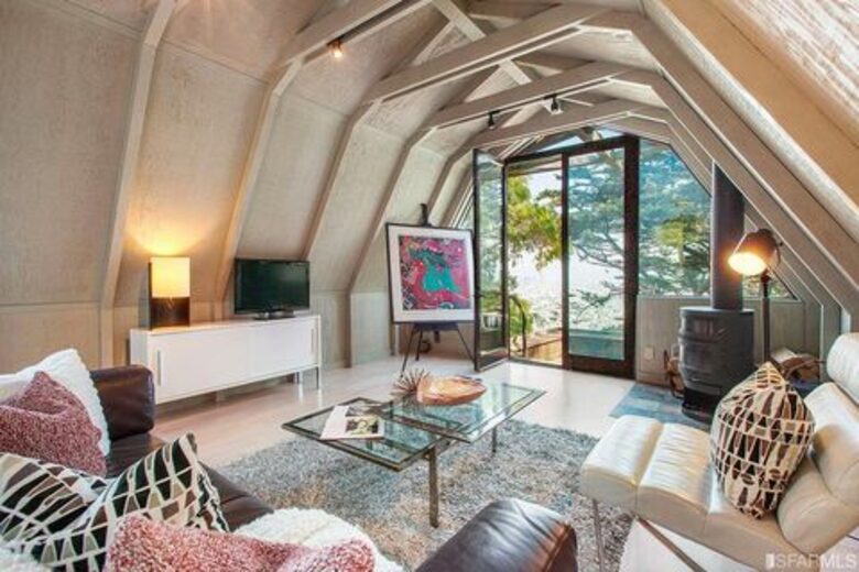 Architectural Gem Overlooking the Bay - San Francisco, California