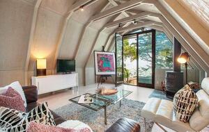 Architectural Gem Overlooking the Bay - San Francisco, California