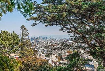 Architectural Gem Overlooking the Bay - San Francisco, California