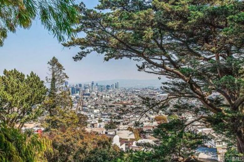 Architectural Gem Overlooking the Bay - San Francisco, California