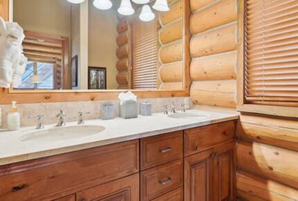 Telluride Gem with an Oxygen Bar, Fire Pit, and Hot Tub! - Mountain Village, Colorado