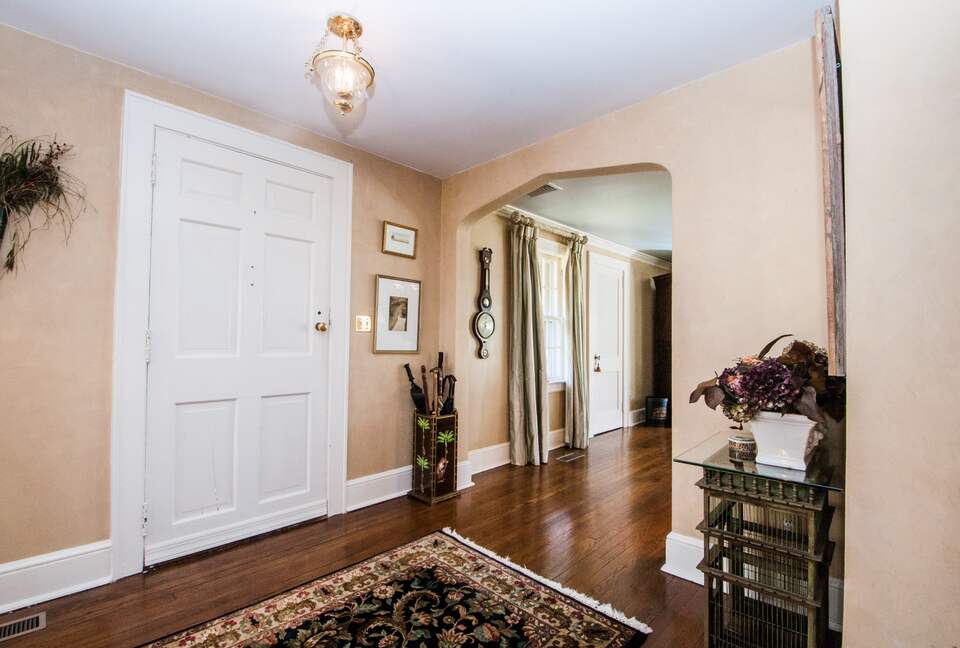 Charming New Canaan Cottage | Walking distance to town | About an hour from New York City by train - New Canaan, Connecticut