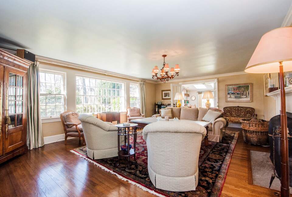 Charming New Canaan Cottage | Walking distance to town | About an hour from New York City by train - New Canaan, Connecticut