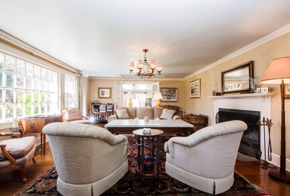 Charming New Canaan Cottage | Walking distance to town | About an hour from New York City by train - New Canaan, Connecticut