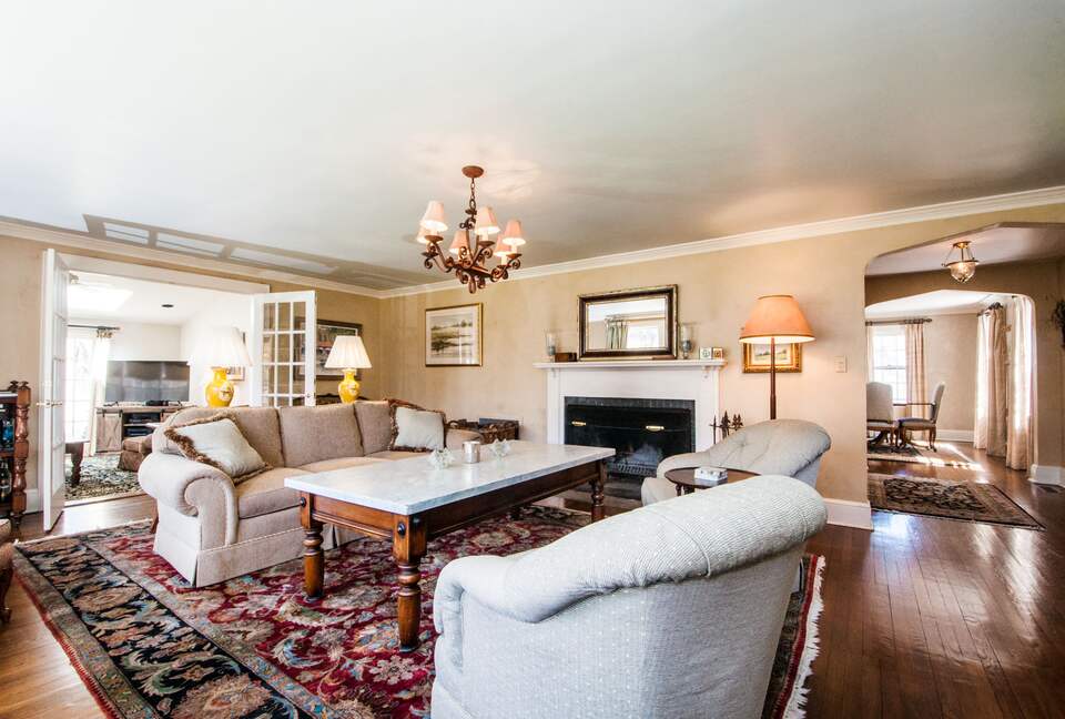 Charming New Canaan Cottage | Walking distance to town | About an hour from New York City by train - New Canaan, Connecticut